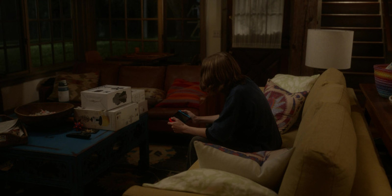 2165-ProductPlacementBlog.com-And-Just-Like-That-S03E04-2025-Product-Placement-Tracking-Timecode-00h-36m-04s