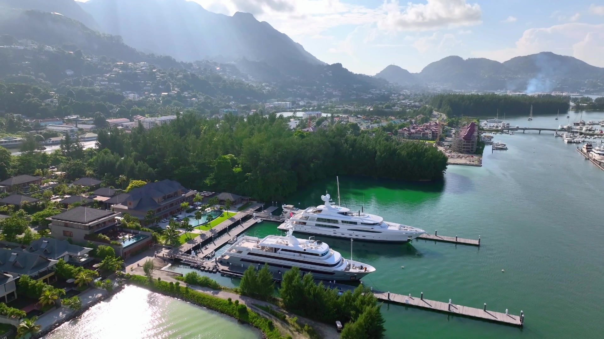 Below Deck in Frames – Yachts, Nature, and Everything Between