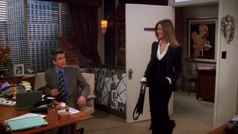 Apple Laptop Used by Dermot Mulroney (Gavin Mitchell) in Friends Season 9 Episode 12 “The One With Phoebe's Rats” (2003)