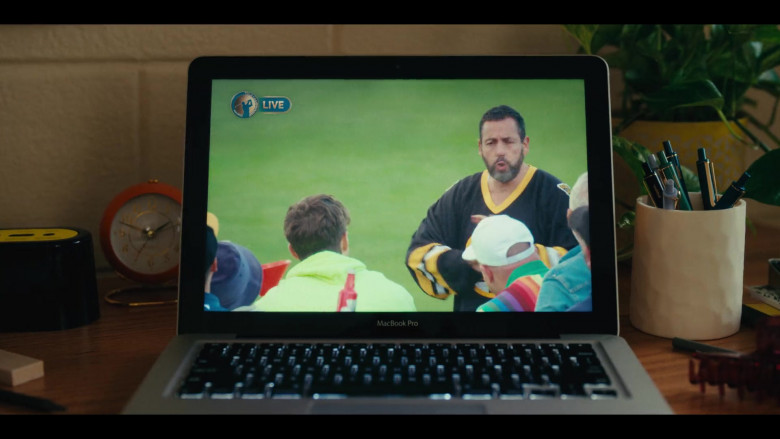 Apple MacBook (Scene 2) in Happy Gilmore 2 (2025)