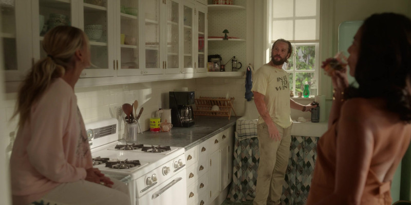Cafe Bustelo in And Just Like That S03E07 “They Wanna Have Fun” (2025)