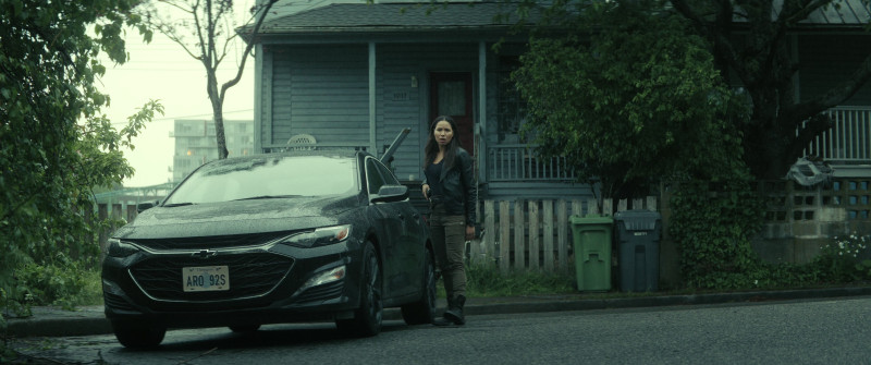 Chevrolet Malibu Car (Scene 1) in Smoke S01E05 “Size Matters” (2025)