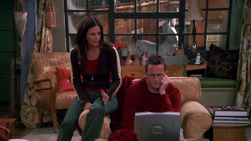 Compaq Laptop Used by Matthew Perry (Chandler Bing) in Friends Season 9 Episode 17 “The One With the Memorial Service” (2003)
