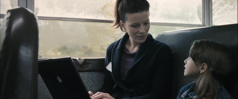 Microsoft Windows Laptop Used by Kate Beckinsale in Nothing But the Truth (2008)