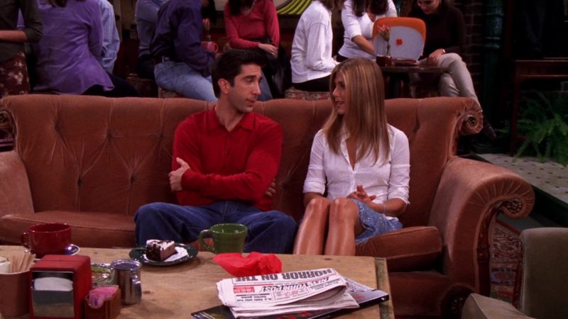 New York Post Newspaper and Apple iBook Orange Laptop in Friends Season 6 Episode 3 “The One With Ross’s Denial” (1999)