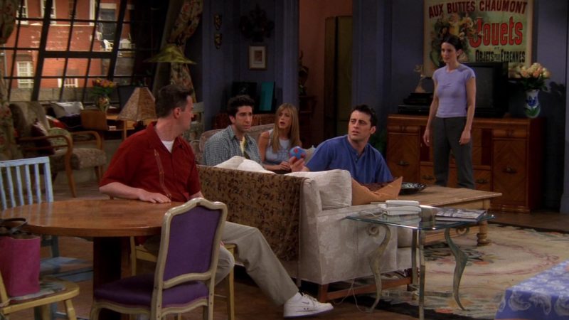 Nike Shoes Worn by Matthew Perry (Chandler Bing) in Friends Season 5 Episode 21 