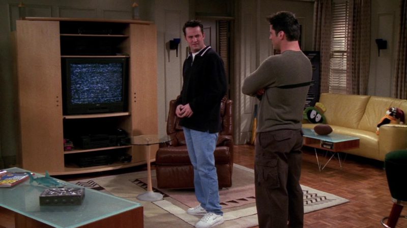 Nike Sneakers Worn by Matthew Perry (Chandler Bing) in Friends Season 6 Episode 12 