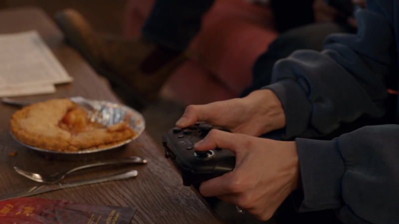 Nintendo Switch Controller in Ginny and Georgia S03E06 “At Least It Can’t Get Worse” (2025)