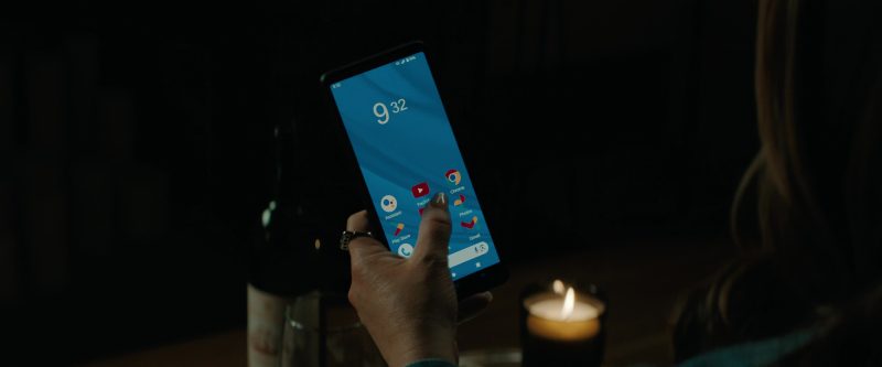 Google (Scene 1) Assistant, Youtube, Chrome, Photos, Play Store, Gmail in I Know What You Did Last Summer (2025)