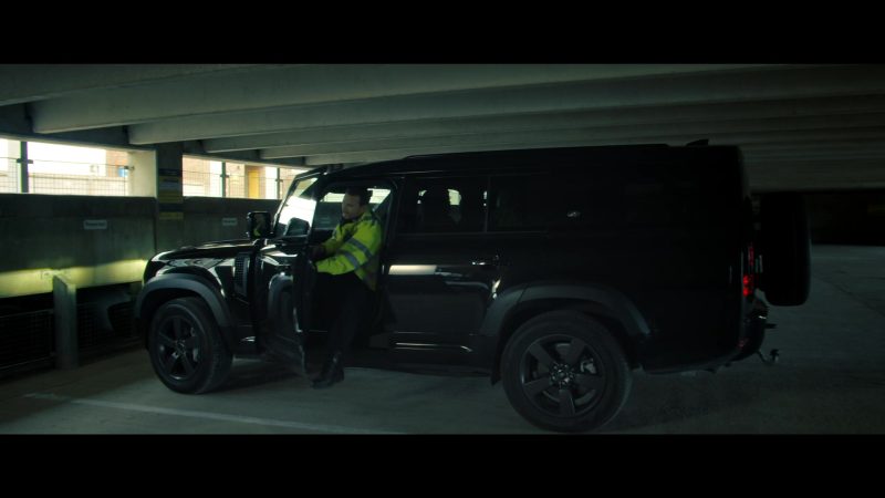 Land Rover Defender Car in Hostage S01E03 (2025)