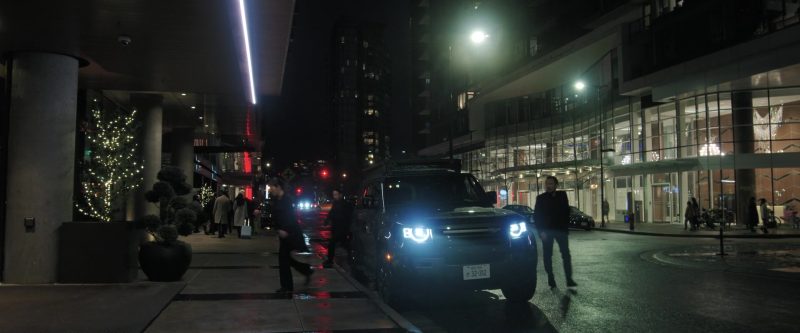 Land Rover Defender Car in Invasion S03E02 “The Message” (2025)