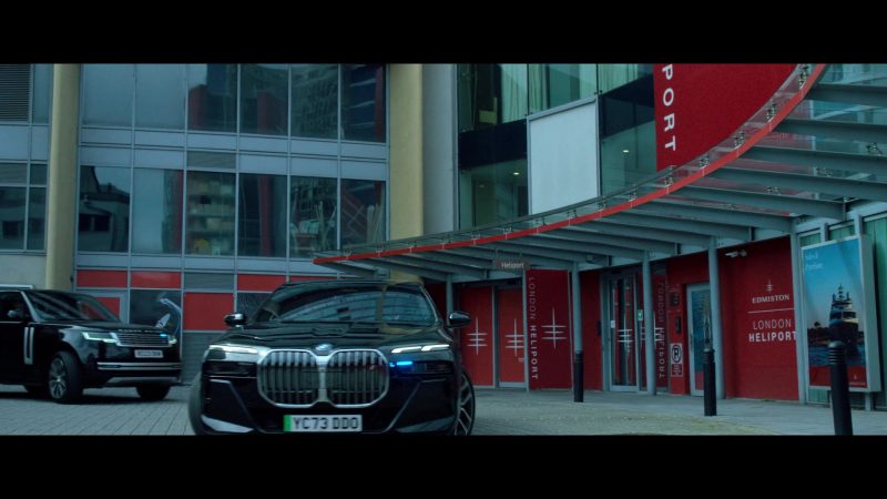 Land Rover Range Rover and BMW Cars in Hostage S01E04 (2025)