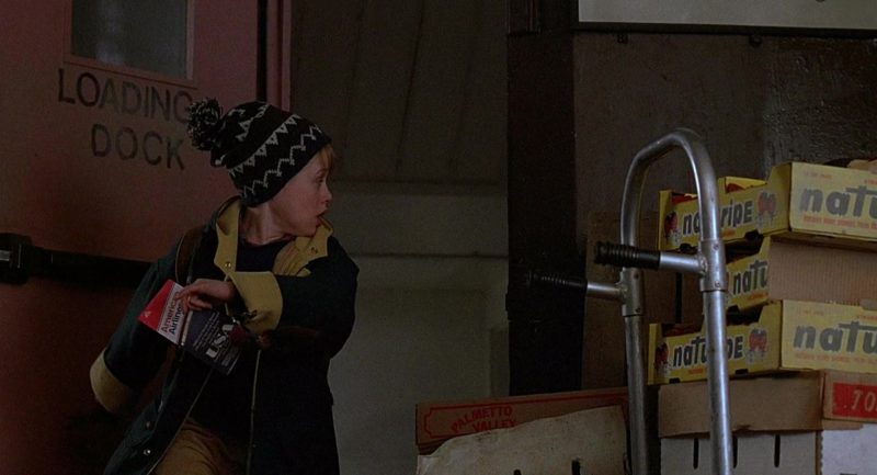 American Airlines Ticket and Naturipe Farms Boxes in Home Alone 2: Lost in New York (1992)