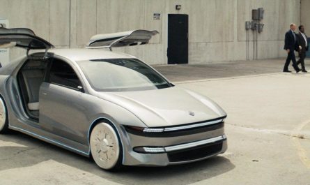Electric Car in The Naked Gun (2025) – Screenshot 3
