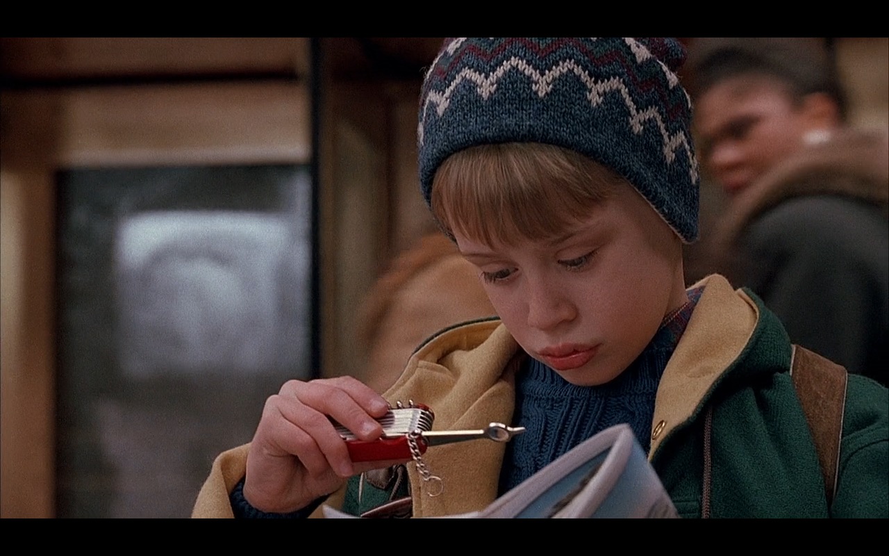 Wenger Knife of Macaulay Culkin as Kevin in Home Alone 2: Lost in New York (1992)