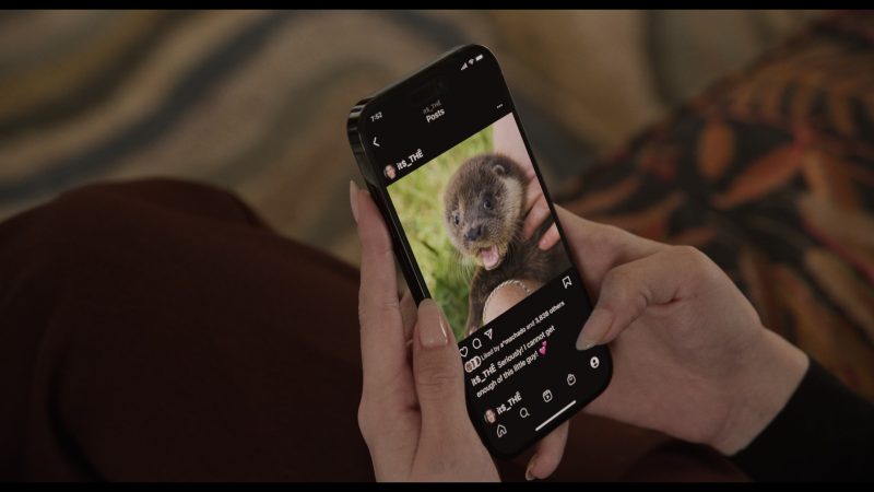 Apple iPhone, Instagram in Only Murders in the Building S05E03 “Rigor” (2025)