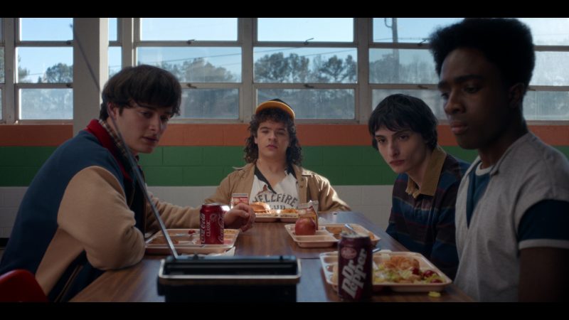 Borden Dairy, Dr Pepper, Coca-Cola in Stranger Things S05E01 