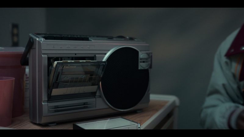 Emerson K3662 portable AM-FM radio cassette recorder in Stranger Things S05E01 