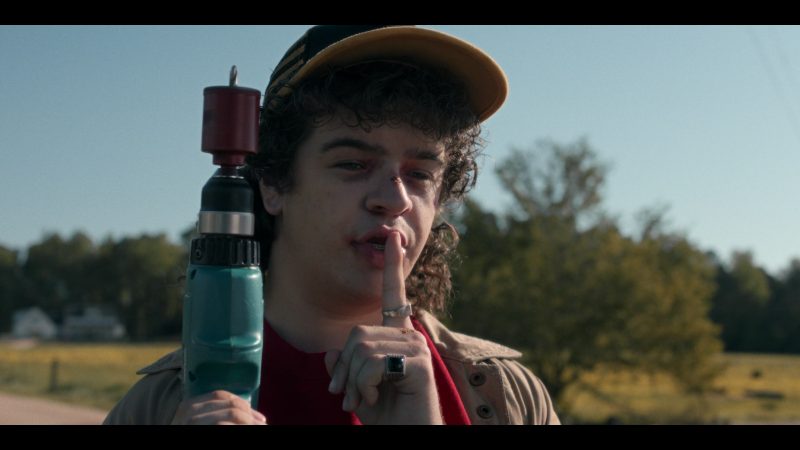 Makita 3-8″ electric drill in Stranger Things S05E03 