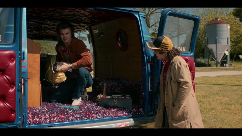 Nike Shoes in Stranger Things S05E03 The Turnbow Trap