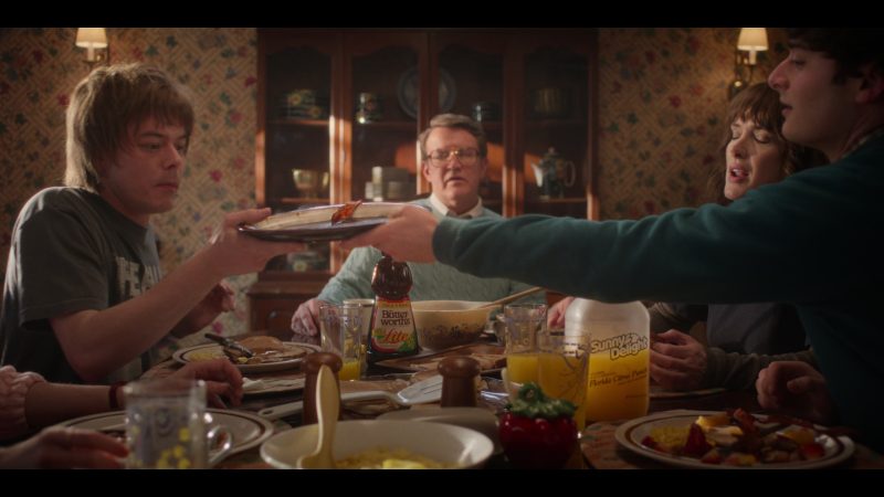SunnyD (Sunny Delight), Mrs. Butterworth’s Lite syrup in Stranger Things S05E01 
