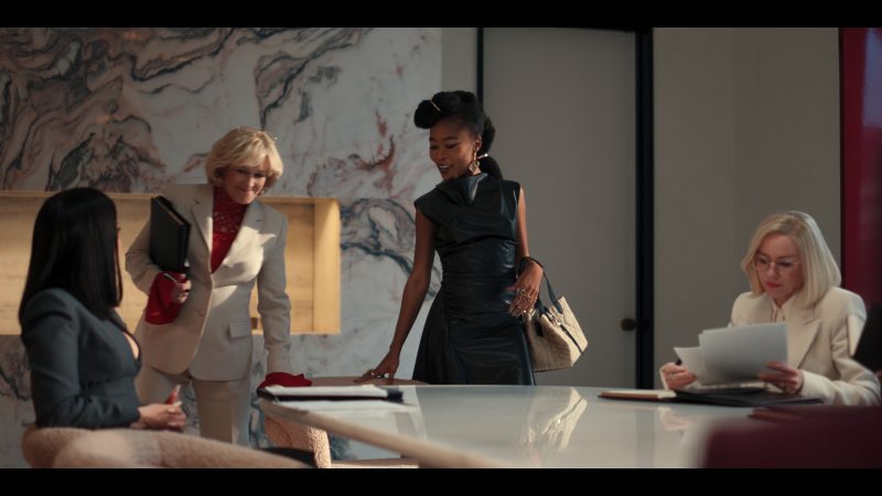 Dior Medium Toujours bag in All’s Fair S01E08 “Oh, Jesus!” (2025)