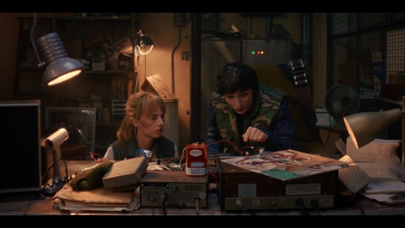 Eveready battery in Stranger Things S05E07 (2025)