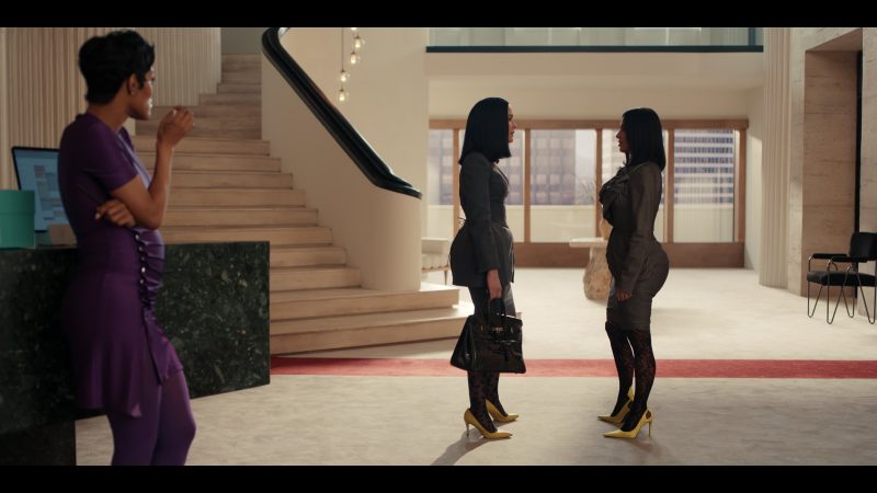 Hermès Birkin 30 bag, Nina Ricci satin pumps in All’s Fair S01E08 “Oh, Jesus!” (2025)