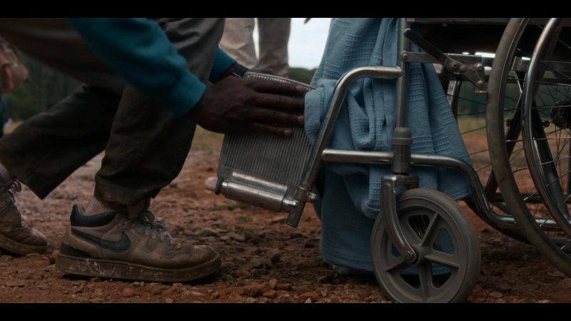 Nike shoes in Stranger Things S05E07 (2025)