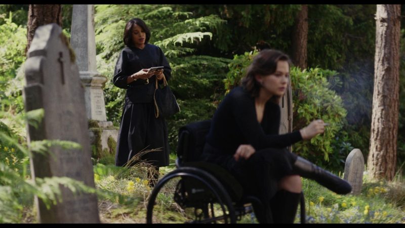 Samsung Galaxy Fold Smartphone in Wake Up Dead Man – A Knives Out Mystery (2025)